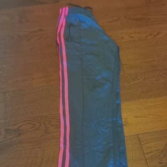 grey and pink adidas - Picture 1 of 2